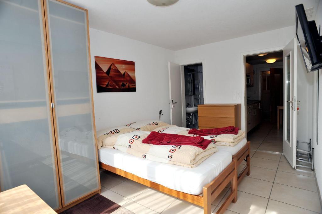 Niros Bed & Breakfast Birsfelden Стая снимка