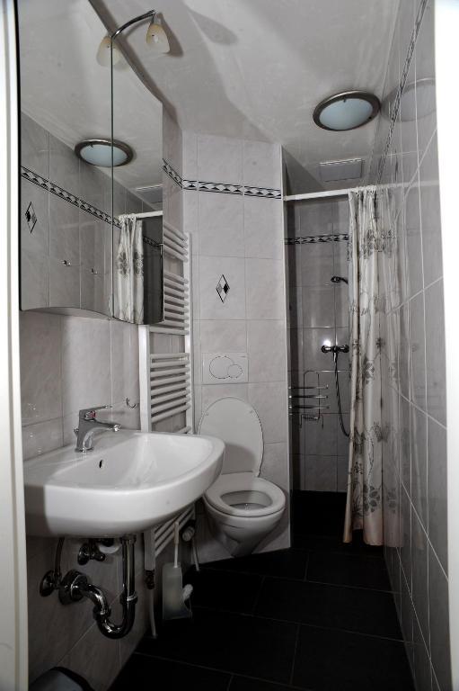Niros Bed & Breakfast Birsfelden Стая снимка
