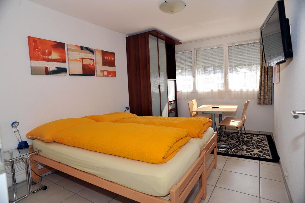 Niros Bed & Breakfast Birsfelden Стая снимка