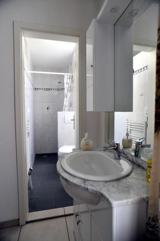 Niros Bed & Breakfast Birsfelden Стая снимка
