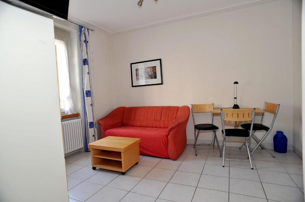 Niros Bed & Breakfast Birsfelden Стая снимка