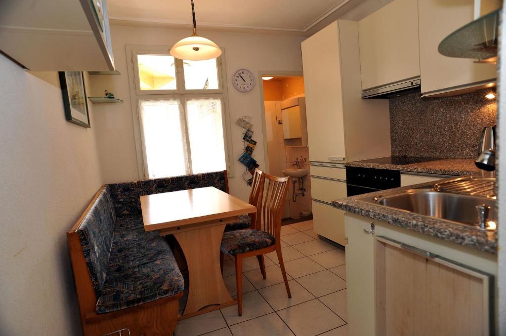 Niros Bed & Breakfast Birsfelden Стая снимка