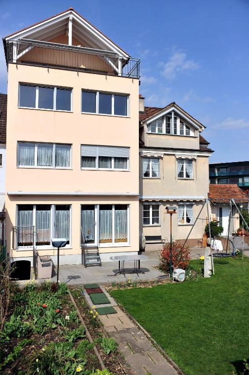Niros Bed & Breakfast Birsfelden Екстериор снимка